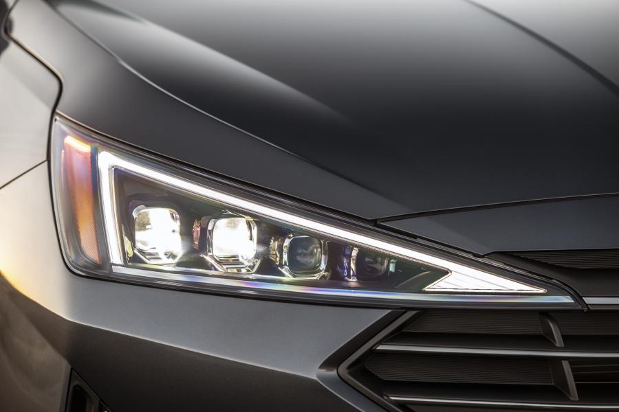 Детали экстерьера Hyundai Elantra Limited (AD) 2018 года  (NA) (фото 25 из 42)
